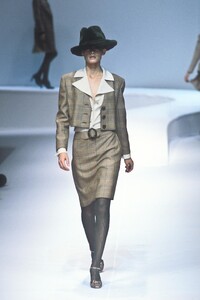 541688527_Valentino1996WomenRTW5.thumb.jpg.740fe7ee77546c6829d0ecd9a38eadd5.jpg