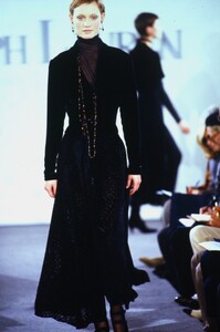 563318968_lauren-ralph-fw-93(5).thumb.jpg.63b3414b8853e410edb0e9c259cb6058.jpg