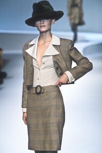 575310491_Valentino1996WomenRTW7.thumb.jpg.ce1164c5cf2b23797d2cde220b1e12d1.jpg