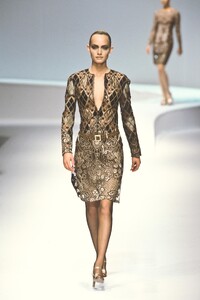 59192329_Valentino1996WomenRTW131.thumb.jpg.798fdb3da3eb307e61617918c5eb864c.jpg