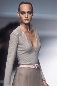 610506053_Valentino1996WomenRTW191.thumb.jpg.af0e1cc44debd371584d5ab4d91437b7.jpg