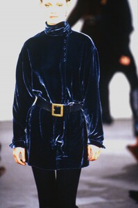 61348634_lauren-ralph-fw-93(2).thumb.jpg.72aaa4b659528b04114b7008fd739e39.jpg