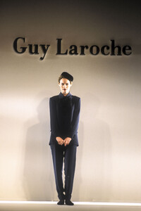 671097113_GuyLaroche1994HauteCouture32.thumb.jpg.8d248d168155918580fa5da154bf294b.jpg