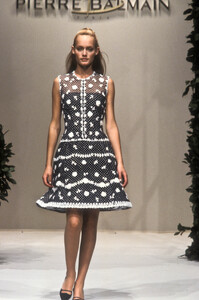 733634507_PierreBalmain1996HauteCouture12.thumb.jpg.a1e5fee59fbdcf4d0f400a1fcb53d0f4.jpg