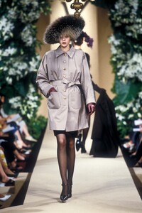 734337416_YvesSaintLaurent1997HauteCouture27.thumb.jpg.df0b9965c69b6f75a0f5f94728b9c4c6.jpg