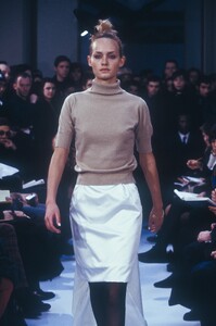 773134975_HelmutLang1995WomenRTW18.thumb.jpg.f8fd89892023d5ac0ec341d509a5bbbf.jpg