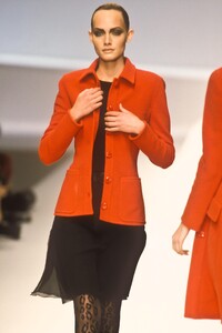 773944310_Valentino1996WomenRTW121.thumb.jpg.37f3355f2f4034b252b488aac6c36304.jpg