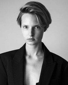 Chesca Lenton Chesca-Lenton-7-768x960.jpg