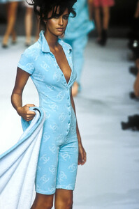 805455187_Chanel1996WomenRTW12.thumb.jpg.b22a3e5765deb07dbbafd93befacef78.jpg