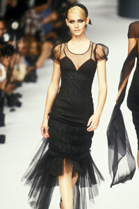 811299948_Chanel1995HauteCouture147.thumb.jpg.e913c5da2249295df2940e9ec0896974.jpg