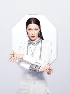 Bella-Hadid-Swarovski-2022-Campa (1).jpg