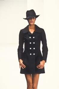 912258766_DolceGabbana1996WomenRTW115.thumb.jpg.51dde61925c945182e13bfe05dd5a4d9.jpg