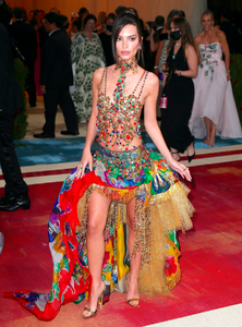 [2c27ac8f2df44bc69c572aadc96625ec] Met Gala 2022 - An Anthology of Fashion - Arrival.png