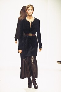 957822632_Prada1993WomenRTW77.thumb.jpg.a4be3e1eb2bf4cb5c4f41028cb5c3f6a.jpg
