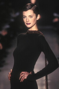 977460023_DonnaKaran1996WomenRTW144.thumb.jpg.3abfcc597514a1c4ef1f1ac1c3cda058.jpg