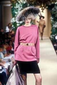 999262450_YvesSaintLaurent1997HauteCouture29.thumb.jpg.9168e1a4d8c571b59d88fd35fe64dbb9.jpg