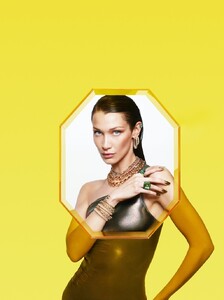 Bella-Hadid-Swarovski-2022-Campa.jpg