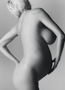 CarolineVreelandNakedPreg3.thumb.jpg.98b18b107227e91646de411b5b8575f8.jpg