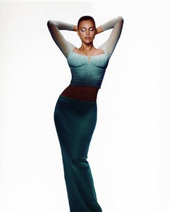 Irina-Shayk-Self-Portrait-Campaign-Pre-fall-2022-002.jpg