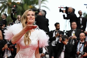 Toni-Garrn-afp.thumb.jpg.a5c23cfbd006b9ac32810efc4181c675.jpg