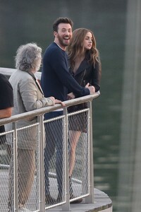 ana-de-armas-and-chris-evans-kissing-on-the-set-of-ghosted-in-washington-05-05-2022-3.thumb.jpg.a86371fcf2f8ae47eeef31303ed80c54.jpg