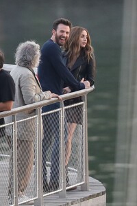 ana-de-armas-and-chris-evans-kissing-on-the-set-of-ghosted-in-washington-05-05-2022-4.thumb.jpg.45e8a19751dfa15f132944b7eec5ab37.jpg