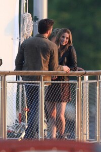 ana-de-armas-and-chris-evans-kissing-on-the-set-of-ghosted-in-washington-05-05-2022-5.thumb.jpg.84cde7113478ce46b705a1b0dae9b8ad.jpg