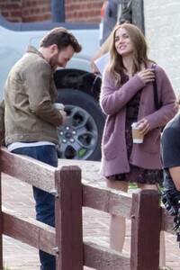 ana-de-armas-and-chris-evans-on-the-set-of-ghosted-in-washington-dc-05-04-2022-0.thumb.jpg.acfafbf4f57953abd729bcc352b6ad83.jpg