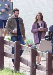 ana-de-armas-and-chris-evans-on-the-set-of-ghosted-in-washington-dc-05-04-2022-3.thumb.jpg.df7f7c03580f265bb68993d100ceb497.jpg