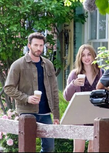 ana-de-armas-and-chris-evans-on-the-set-of-ghosted-in-washington-dc-05-04-2022-4.thumb.jpg.9dbbbd31175f7e5965b364e75ba9652c.jpg