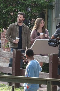 ana-de-armas-and-chris-evans-on-the-set-of-ghosted-in-washington-dc-05-04-2022-6.thumb.jpg.5cb49e5b69e641018ee690fc842289a1.jpg