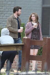 ana-de-armas-and-chris-evans-on-the-set-of-ghosted-in-washington-dc-05-04-2022-7.thumb.jpg.e54864939b60742e52f4dfd378af2739.jpg