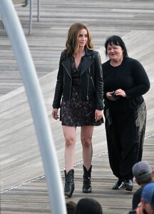 ana-de-armas-on-the-set-of-ghosted-in-washington-05-04-2022-6.thumb.jpg.2a9bdd5e9203e7fd1cc1af275d55675e.jpg