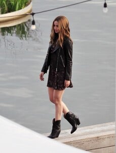 ana-de-armas-on-the-set-of-ghosted-in-washington-05-04-2022-8.thumb.jpg.ecbbd3d09edaa8c481ee1902d9ea4395.jpg