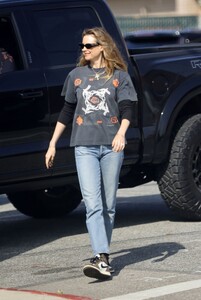 behati-prinsloo-at-an-office-building-in-los-angeles-05-04-2022-4.jpg