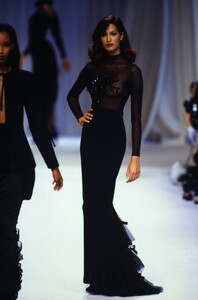 chloe-fw-92.thumb.jpg.92e1ad1cd33bb82e7235df5bbeb2c6c7.jpg
