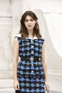 daisy-edgar-jones-at-chanel-haute-couture-show-at-paris-fashion-week-07-06-2021-1.jpg