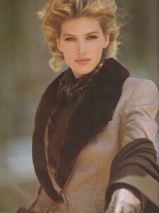 elle-qc-oct-89-3.thumb.jpg.f14cae4d560ccc324921b2b78f24ed5e.jpg