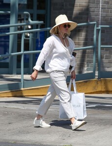 emily-osment-out-shopping-in-los-angeles-05-26-2022-5.jpg