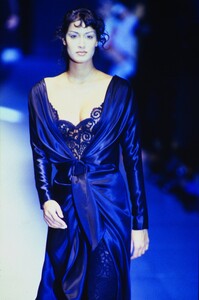 genny-fw-93-6.thumb.jpg.6fa298407d88753c4e5be28cae171113.jpg