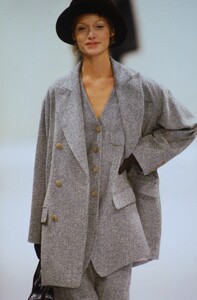 gucci-fw-93.thumb.jpg.4960acdde50fc3471e9d5089df3522de.jpg
