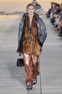 j00053-louis-vuitton-resort-2023.jpg
