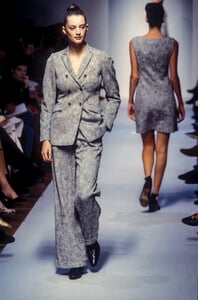 jil-sander-ss-95-1.thumb.jpg.57aea9fdce648e619d73fcc4d9f645b9.jpg