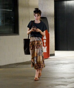 lily-collins-heading-to-a-spa-in-la-05-15-2022-2.jpg