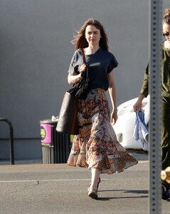 lily-collins-heading-to-a-spa-in-la-05-15-2022-6.jpg