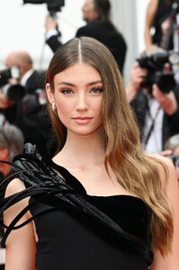 lorena-rae-at-forever-young-premiere-at-75th-annual-cannes-film-festival-05-22-2022-2.thumb.jpg.987db61dc07f17becc84e193af94316b.jpg