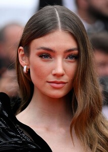 lorena-rae-at-forever-young-premiere-at-75th-annual-cannes-film-festival-05-22-2022-4.thumb.jpg.0003e1bca61e3fac74626443d39b36b1.jpg