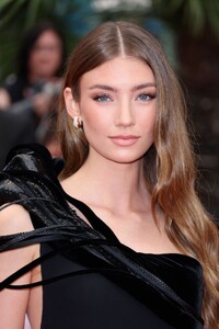 lorena-rae-at-forever-young-premiere-at-75th-annual-cannes-film-festival-05-22-2022-7.thumb.jpg.b314be49bced1b18f7a61eb32cb69f16.jpg