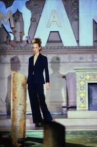manolo-blahnik-fw-94-2.thumb.jpg.4a6a23416f416c99addae842d25deeb6.jpg
