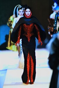 mugler-hc-fw-97.thumb.jpg.df92587c22206f0bfed8182bcc704e90.jpg